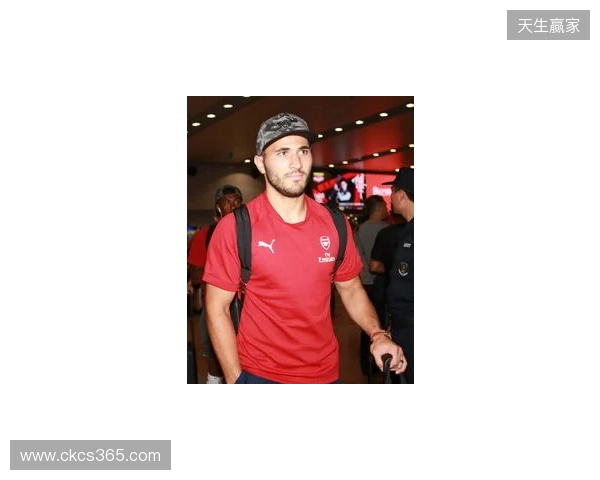 英超官方晒出图片:阿森纳U15全员抵达北京